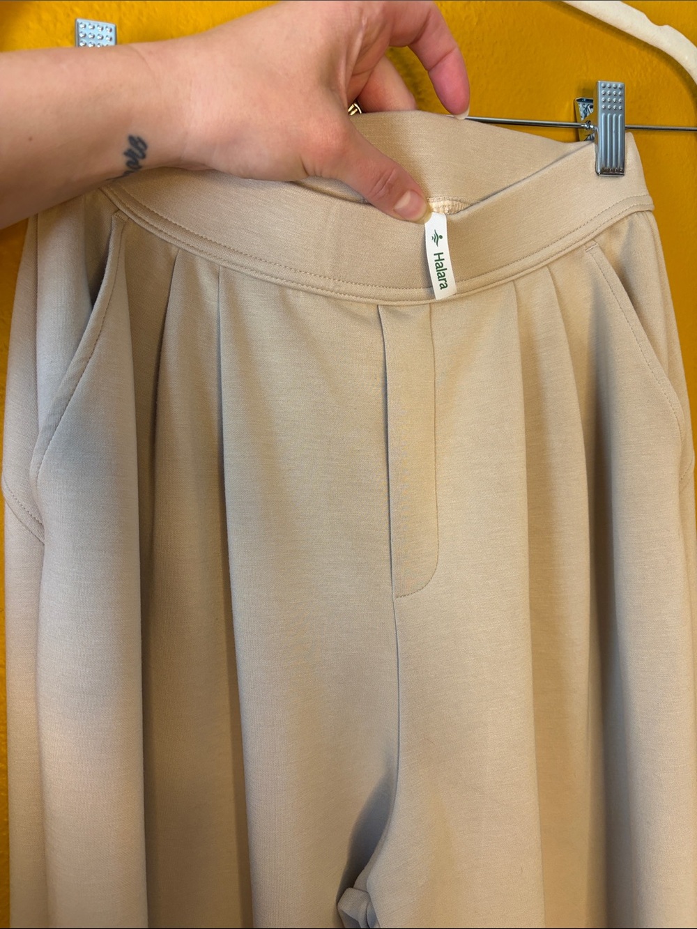 NWOT Halara Flex High Waisted Pleated Wide Leg Work Pants Beige XS Regular - Picture 3 of 8